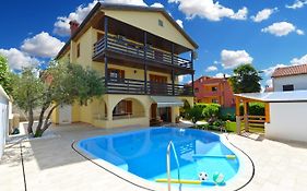 Apartments And Rooms Novigrad 1624